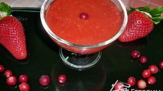 Соус Сангрияк мясу из клюквы и клубники