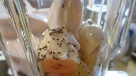 смузи ананас-банан с семенами чиа