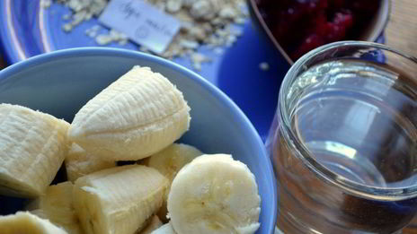 смузи с бананом и малиной