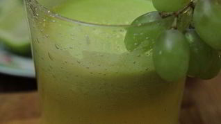 Зеленый фруктовый коктейль