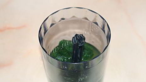 зеленый коктейль из шпината