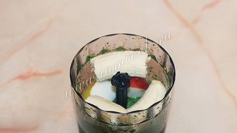 зеленый коктейль из шпината