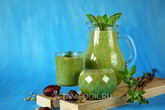 Зеленый коктейль с арахисовой пастой