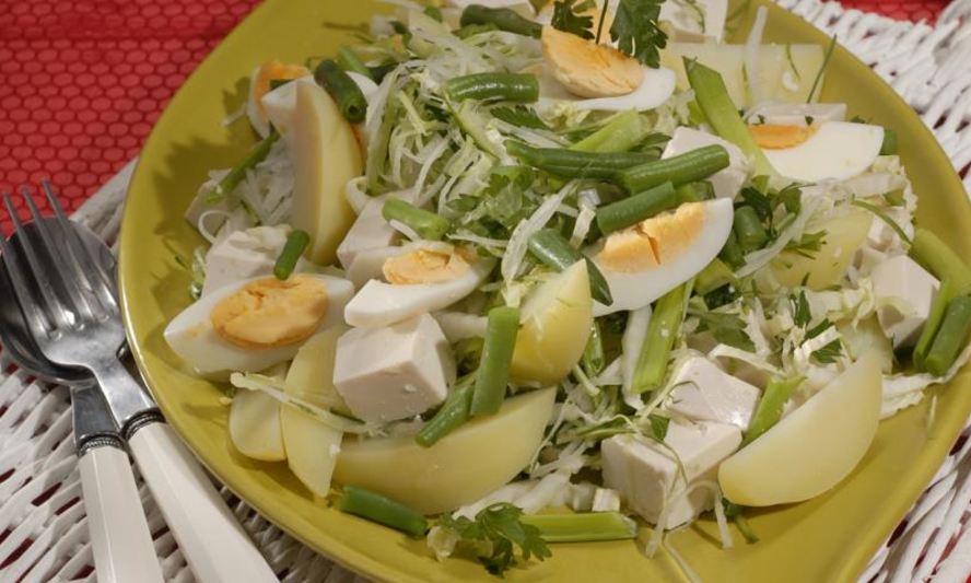 Рецепт овощного салата с арахисом