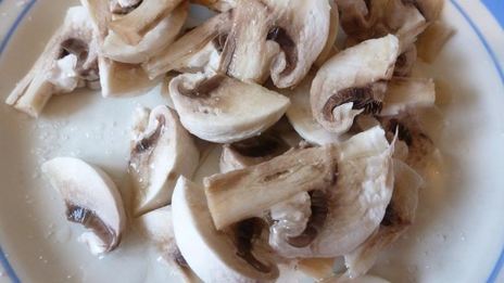 овощной салат с копченой семгой