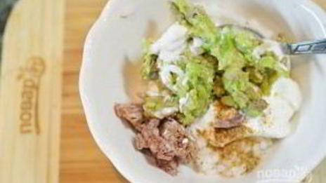 паштетный салат из авокадо и риса