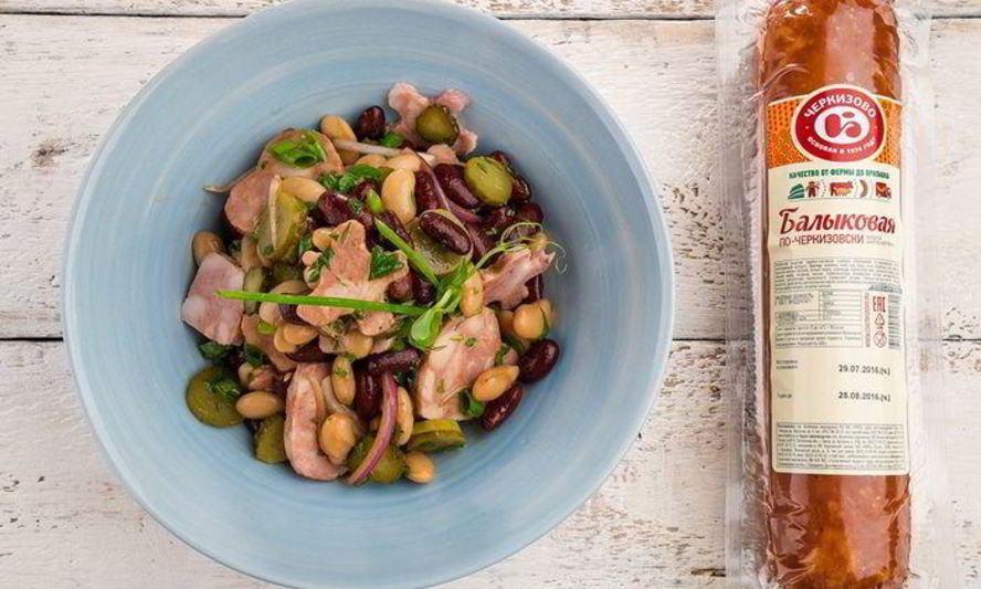 Рецепт салата из фасоли с колбасой