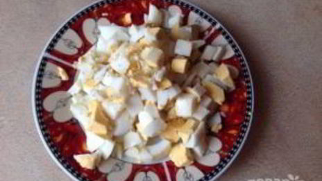 салат из кальмаров с яйцами