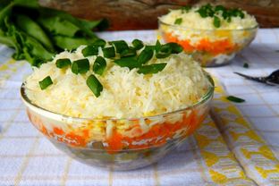 Салат из куриной печени слоеный