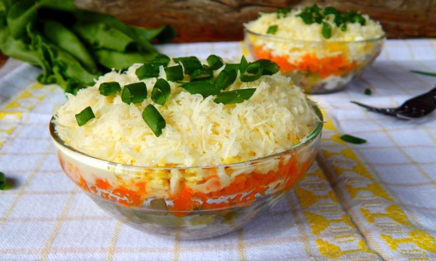 Рецепт салата из куриной печени слоеный