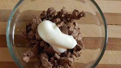 салат из куриной печени слоеный