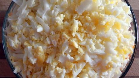 салат из куриной печени слоеный