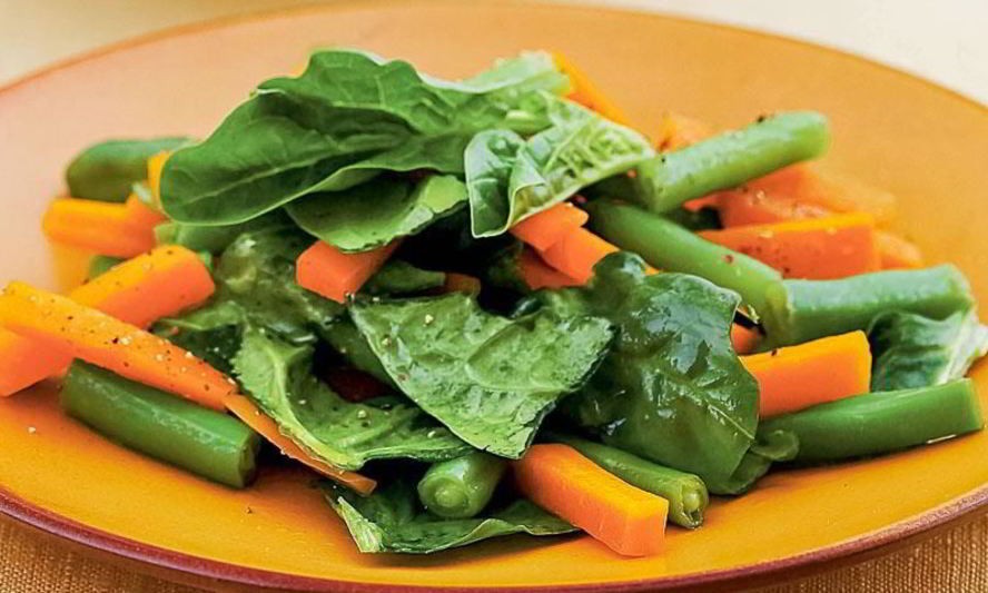 Рецепт салата из молодой моркови и шпината