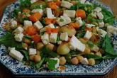 Салат из нута с запеченными овощами и фетой