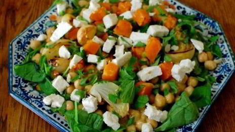 салат из нута с запеченными овощами и фетой