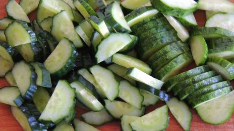 салат из огурца и курицы