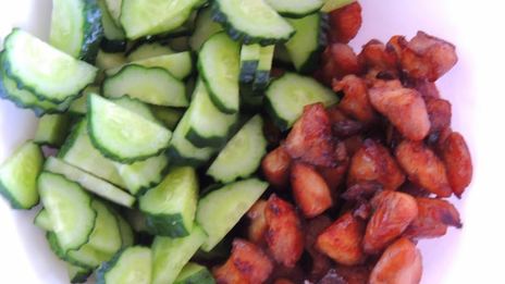 салат из огурца и курицы