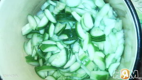 салат из огурцов с луком на зиму