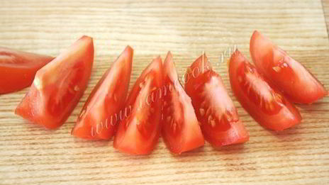 салат из помидор, маслин и оливок