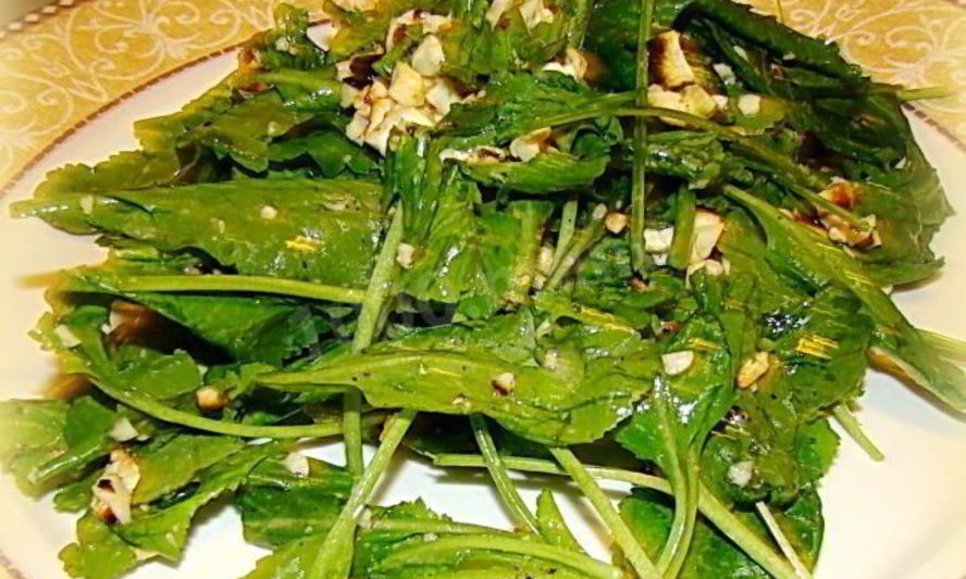 Рецепт салата из рукколы с горчицей и грецкими орехами