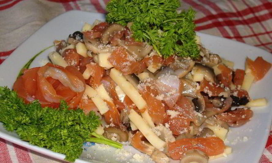 Рецепт салата из семги с грибами