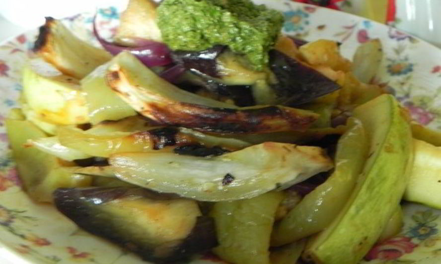 Рецепт салата из запеченных овощей с соусом песто