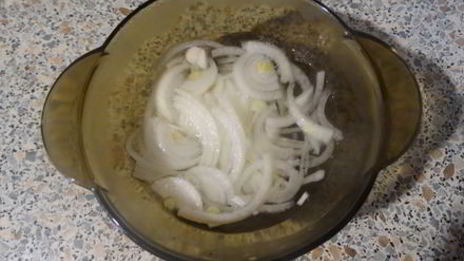 салат из зелёного горошка с яйцом