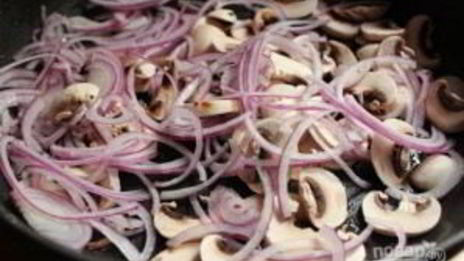 салат из жареных грибов