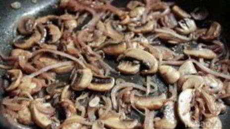 салат из жареных грибов