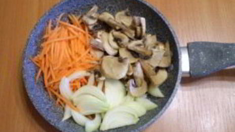 салат петровский с грибами