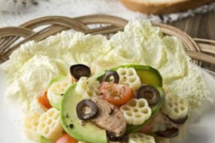 Салат с авокадо и горбушей