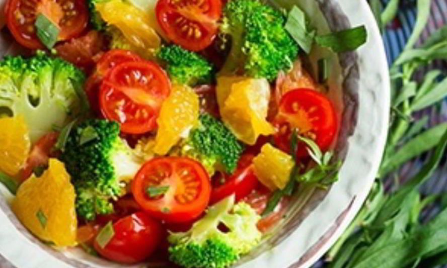 Рецепт салата с брокколи, помидорами черри и апельсинами