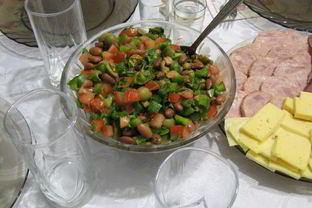 Салат с фасолью и оливками