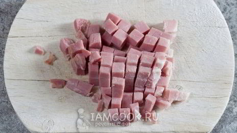 салат с фасолью, яйцами и ветчиной