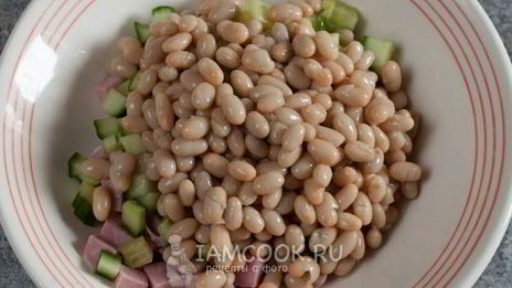 салат с фасолью, яйцами и ветчиной