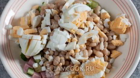 салат с фасолью, яйцами и ветчиной