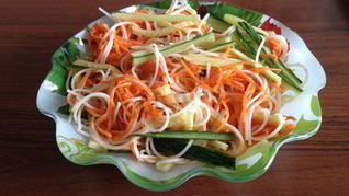 Салат с фунчозой и корейской морковью