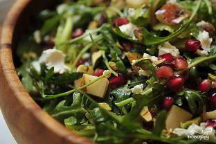 Салат с грушей и сыром