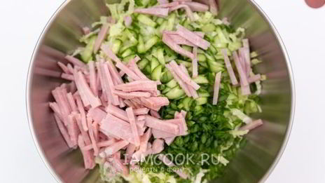 салат с китайской капустой и ветчиной