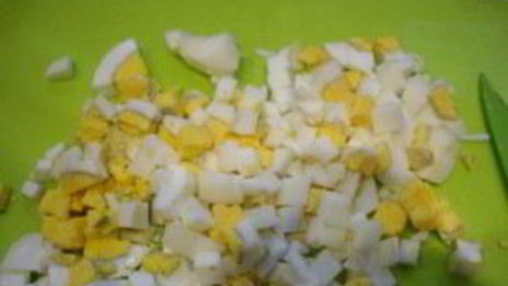 салат с копченым кальмаром