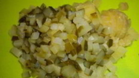 салат с копченым кальмаром