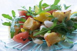 Салат с козьим сыром, фасолью и сладким перцем