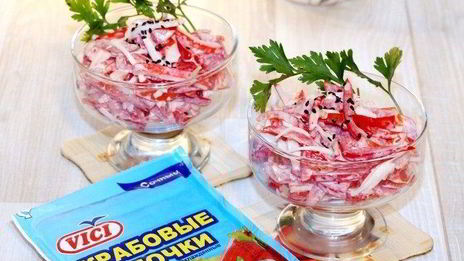 салат с крабовыми палочками красное море