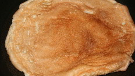 салат с креветками, фисташками и взбитыми белками