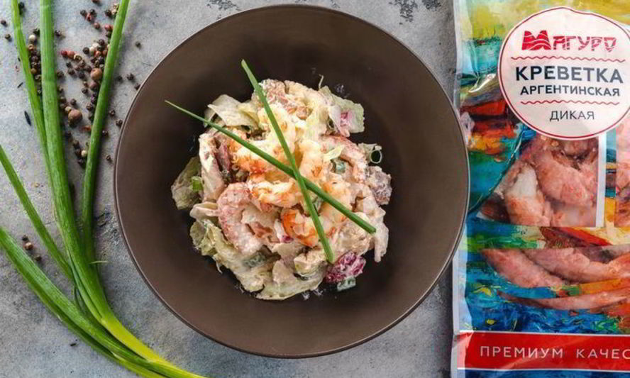 Рецепт салата с креветками и омлетом