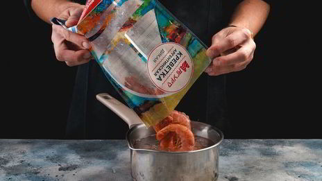 салат с креветками и омлетом