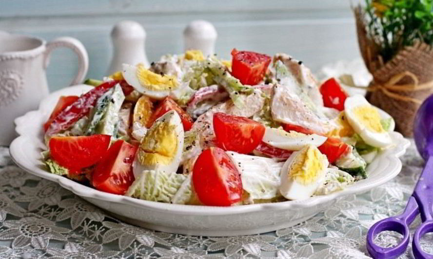 Рецепт салата с куриной грудкой, овощами и йогуртом