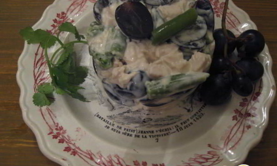 Рецепт салата с курицей, фасолью и виноградом