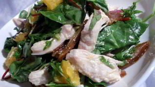 Салат с курицей, финиками и апельсинами