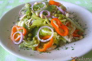 Салат с курицей и киви